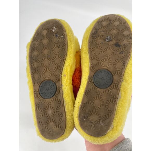 UGG WOMEN 5 FLUFF YEAH SLIDE PRIDE RAINBOW YELLOW SHEEPSKIN  SLIPPERS SANDAL - Picture 5 of 6